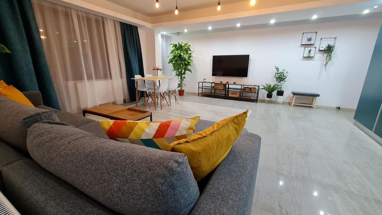 Zander Home Apartment บุชเตนี ภายนอก รูปภาพ