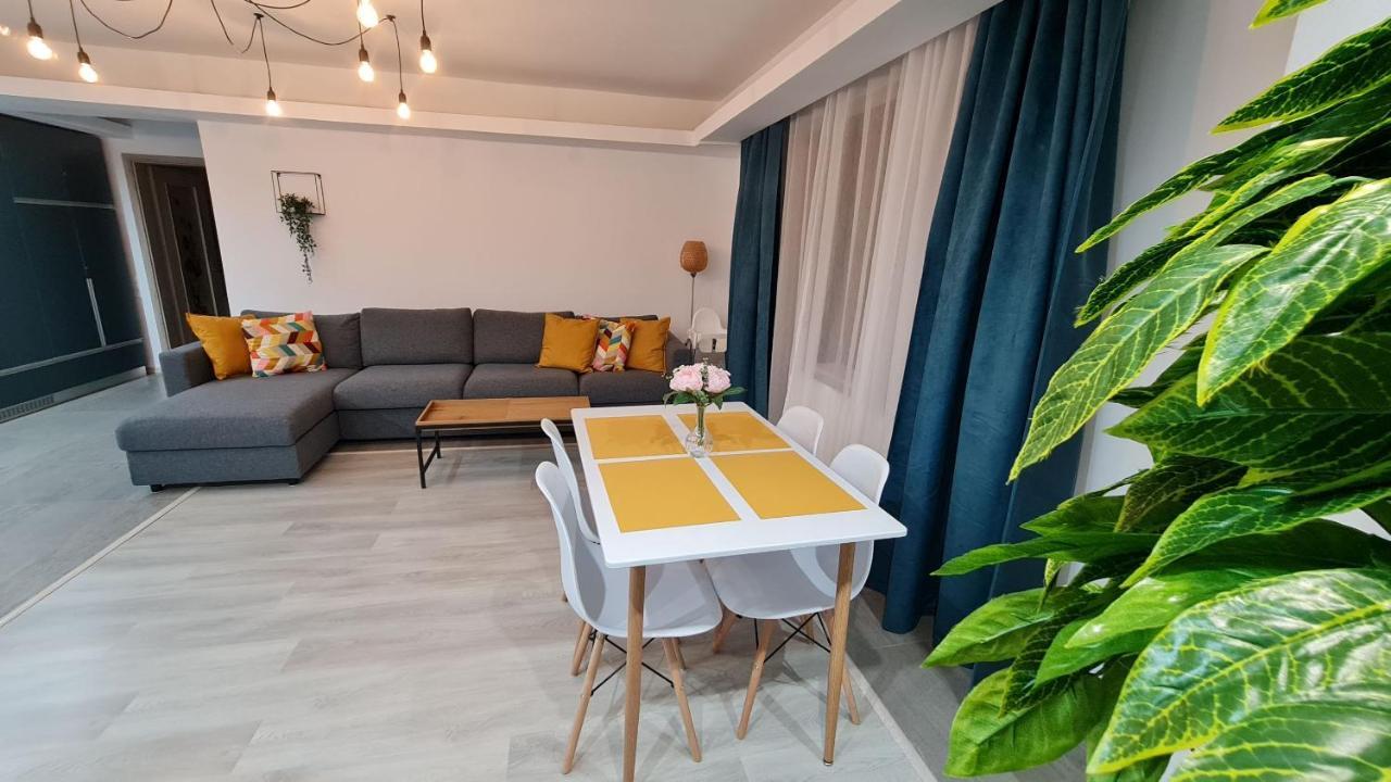 Zander Home Apartment บุชเตนี ภายนอก รูปภาพ