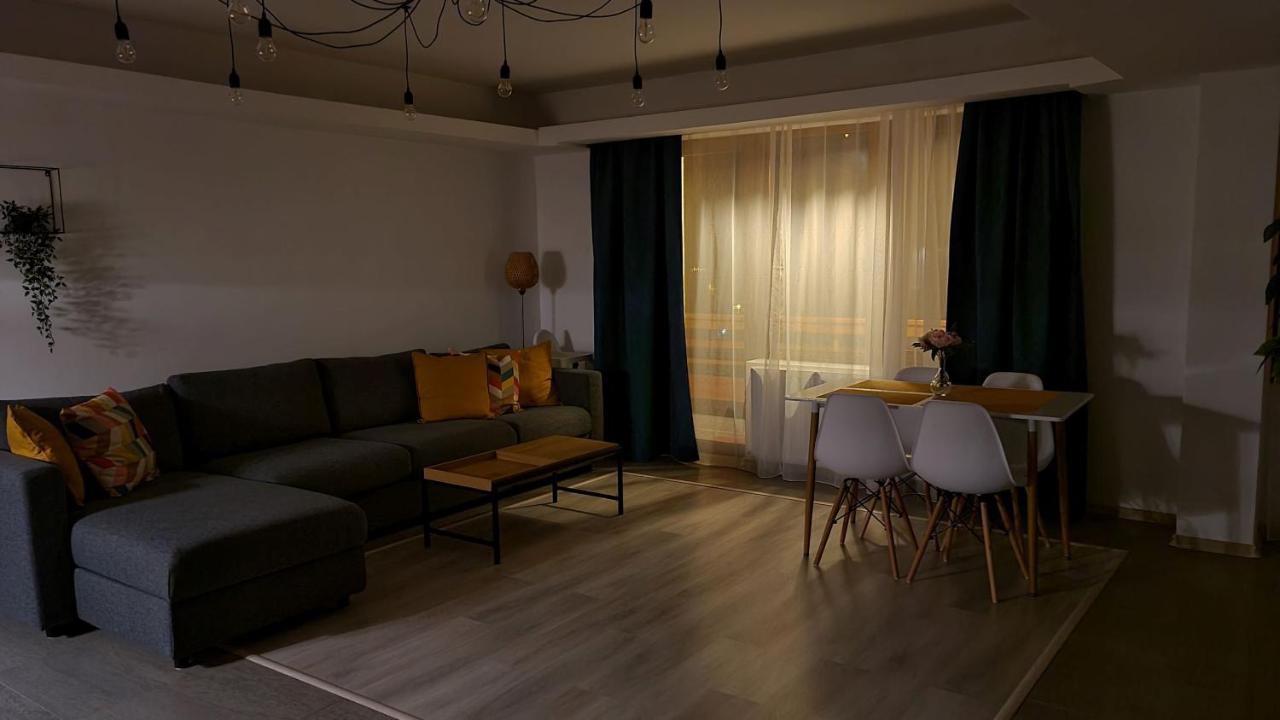 Zander Home Apartment บุชเตนี ภายนอก รูปภาพ